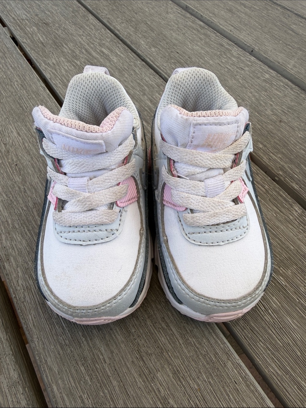 Kids Nike shoes size 4C light use